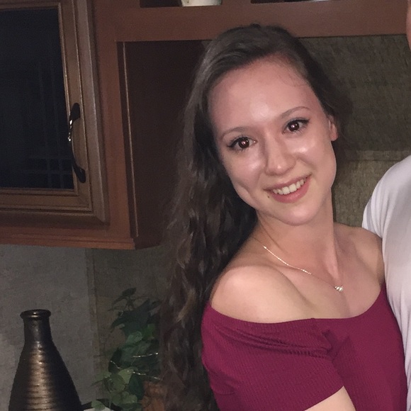 Meet your Posher, Danielle - Picture 1 of 1